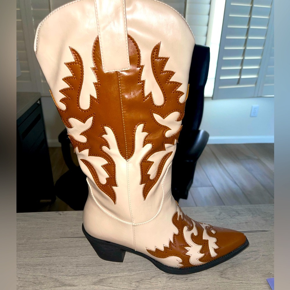 Cowboy boots size Brand New in box